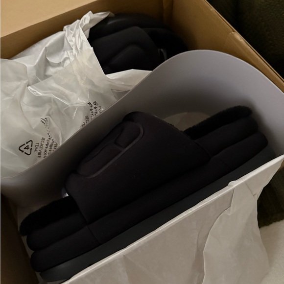 Black ugg slides - Picture 2 of 4